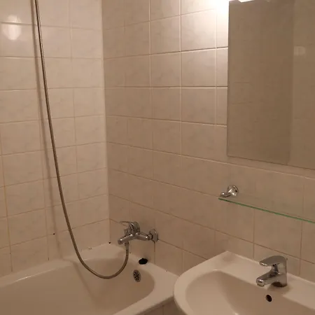 Ak Praha Repy بيت ضيافة هوستيفايس